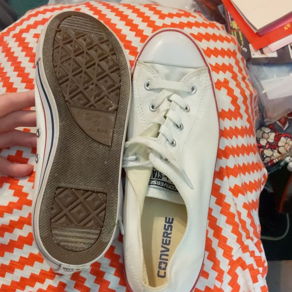 NWOT Converse women's sz 9.5